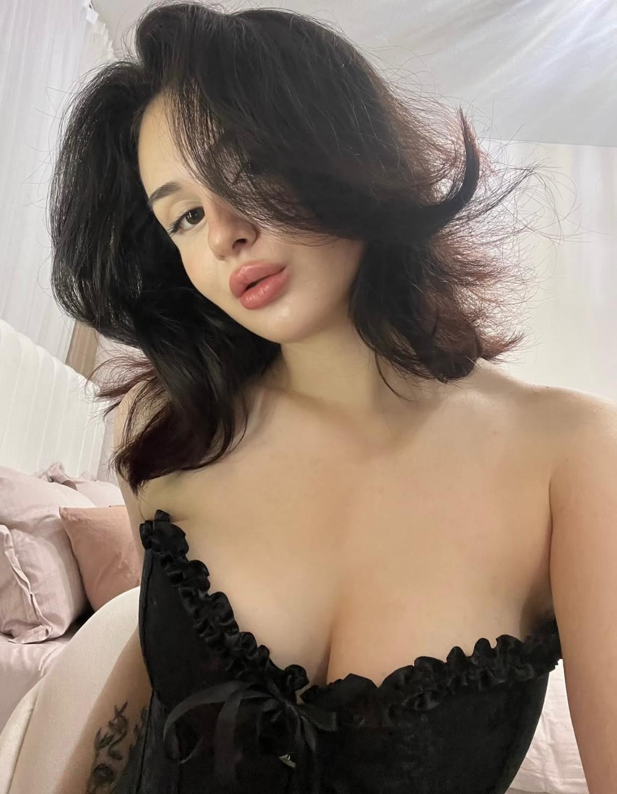 Görmeli Eğlenceli Kadın Escort Emine